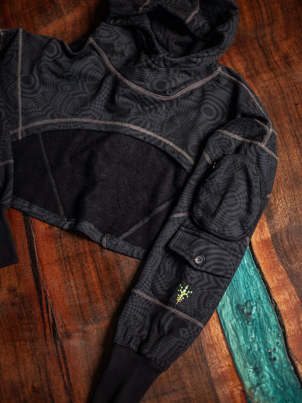 Crop Hoodie Woman / Cotton Fleece - WIERD NOISES Shamans